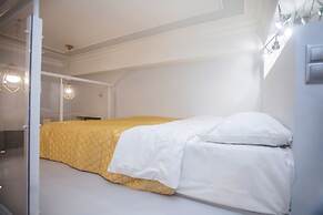 Kvart Apartment Dobryninskaya with sauna