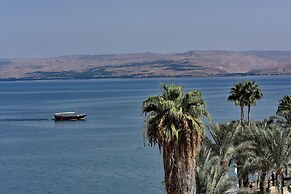 Family Vacation by Kinneret All Comforts
