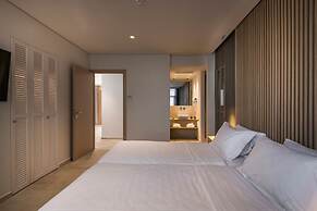 Trianon Luxury Apartments & Suites