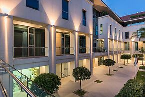 Trianon Luxury Apartments & Suites