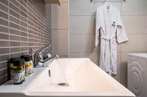 Trianon Luxury Apartments & Suites