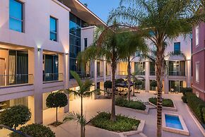 Trianon Luxury Apartments & Suites