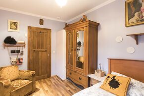 Raven's Bed and Breakfast