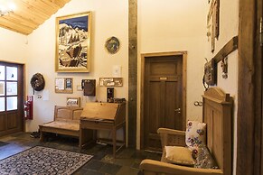 Raven's Bed and Breakfast