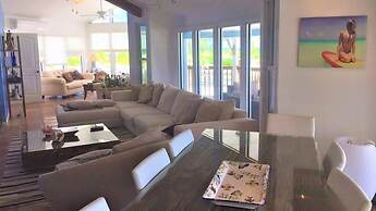 5 Beach Homes Near White Sand Beaches of South Andros