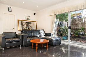 Abbotsford Private Rooms & Pods @ 15 Charles Homestay