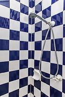 Abbotsford Private Rooms & Pods @ 15 Charles Homestay