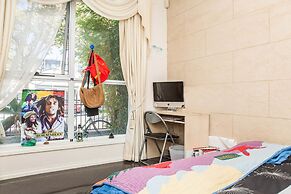 Abbotsford Private Rooms & Pods @ 15 Charles Homestay