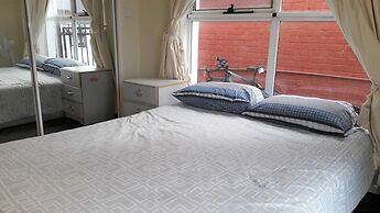 Abbotsford Private Rooms & Pods @ 15 Charles Homestay