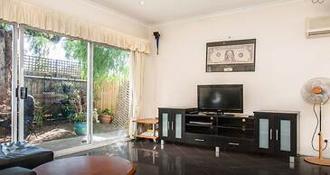 Abbotsford Private Rooms & Pods @ 15 Charles Homestay