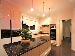 Abbotsford Private Rooms & Pods @ 15 Charles Homestay