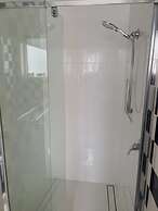 Abbotsford Private Rooms & Pods @ 15 Charles Homestay