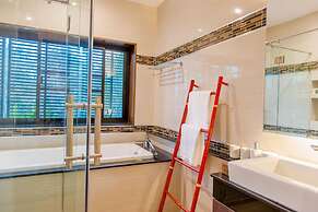 Moin Lakeside Pool Villa ChiangMai