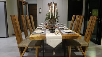 Moin Lakeside Pool Villa ChiangMai