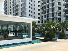 JB Staycation next to Paradigm Mall JB