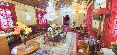 Lake Victoria Houseboat