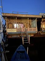 Lake Victoria Houseboat