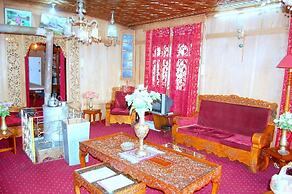 Lake Victoria Houseboat