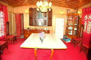 Lake Victoria Houseboat