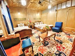 Lake Victoria Houseboat