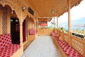 Lake Victoria Houseboat