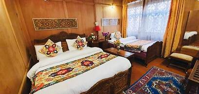 Lake Victoria Houseboat