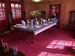 Lake Victoria Houseboat