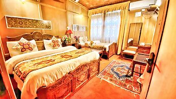 Lake Victoria Houseboat