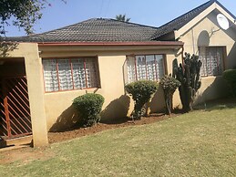 Naisar Holiday Home & Cottage Primrose