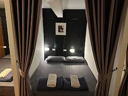 84 Gallery - Hostel