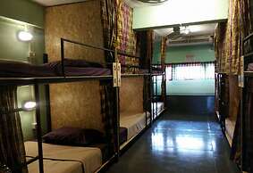 J Giant Hostel