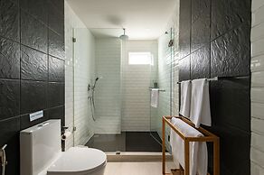 Maneeya Park Residence