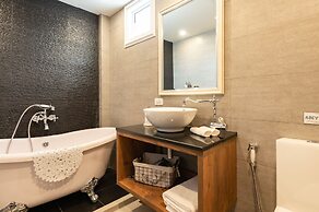 Maneeya Park Residence