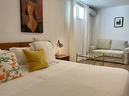 At Home Malaga Stay & Solo Travellers