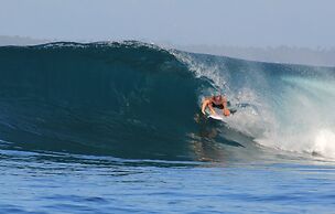 Simeulue Nanik Surfcamp