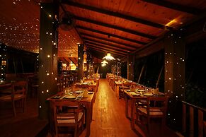 Jungle Village By Thawthisa