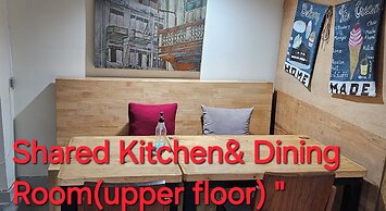 Double D Rooms & Cafe