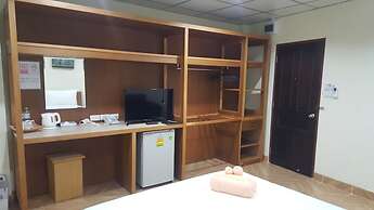 Double D Rooms & Cafe