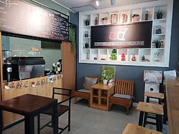 Double D Rooms & Cafe