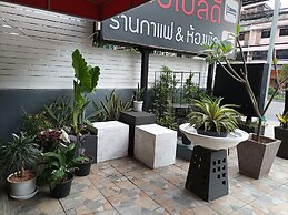 Double D Rooms & Cafe