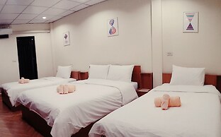 Double D Rooms & Cafe