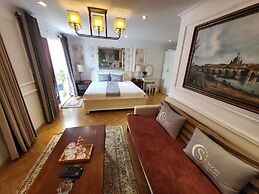 Saigon By Night Luxury Hotel