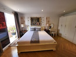 Saigon By Night Luxury Hotel