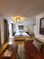 Saigon By Night Luxury Hotel