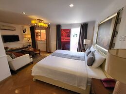 Saigon By Night Luxury Hotel