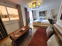 Saigon By Night Luxury Hotel