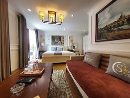 Saigon By Night Luxury Hotel