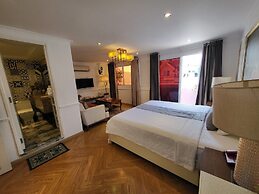 Saigon By Night Luxury Hotel