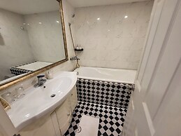 Saigon By Night Luxury Hotel