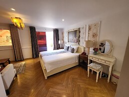 Saigon By Night Luxury Hotel